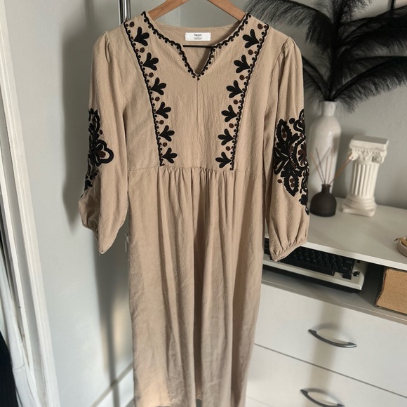 Zara Beige Dress with Black Floral Detail - Picture 2 of 5